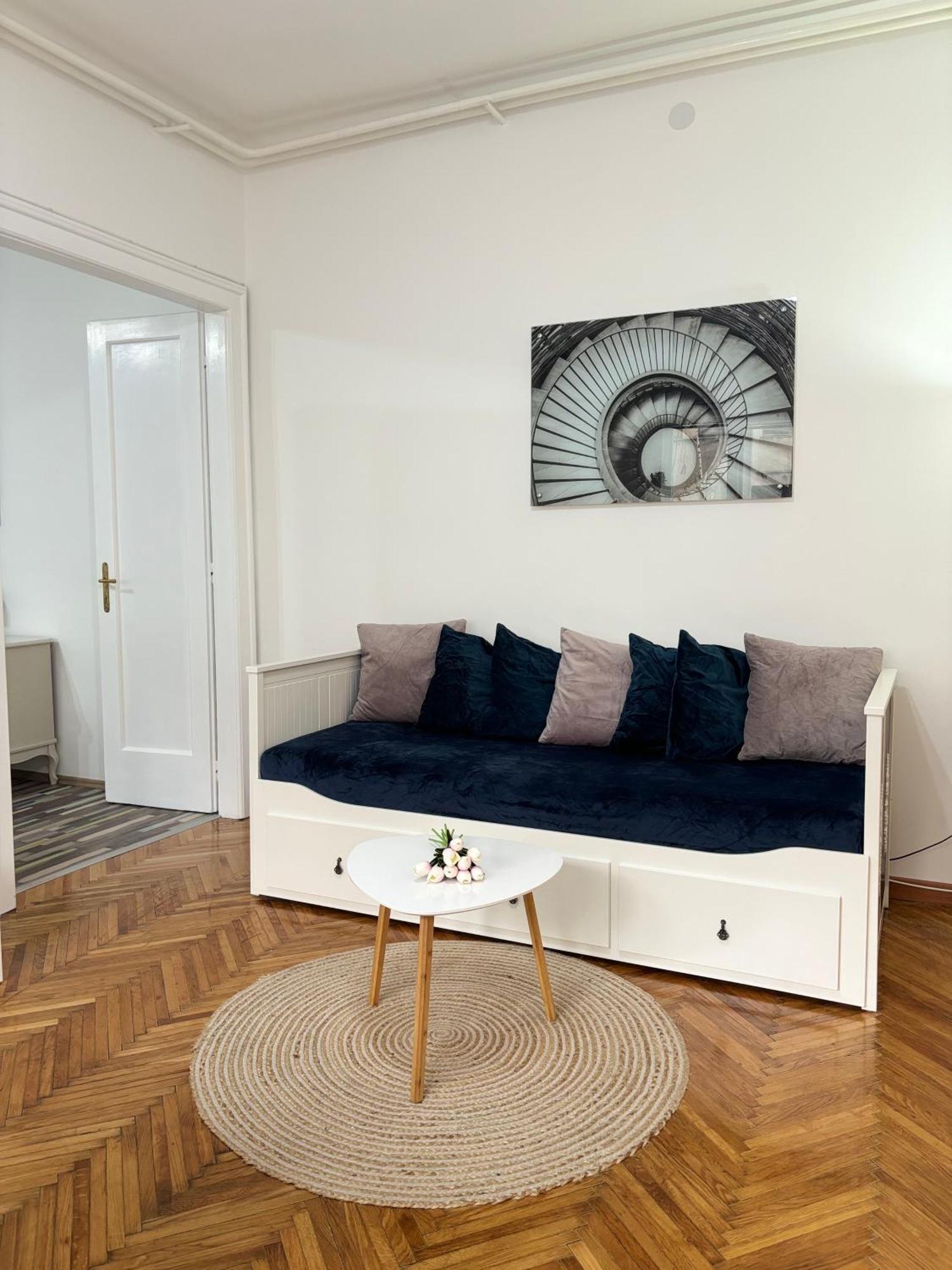 Ni Center Retro Apartment מראה חיצוני תמונה